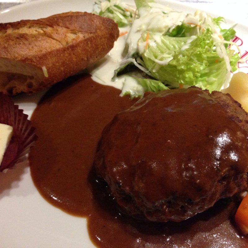 子牛のハンバーグ(VIETNAMESE CYCLO Echika表参道)