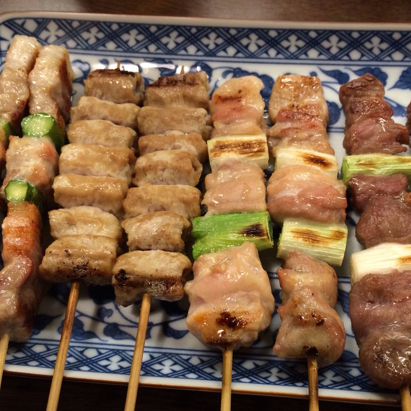 焼き鳥(豚バラ、白モツ、鶏、かしら)(やじろべえ )