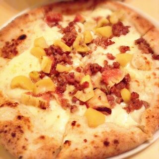 栗とイチヂクのピザ(ピッツェリア マルデナポリ 東京ドームシティラクーア店)