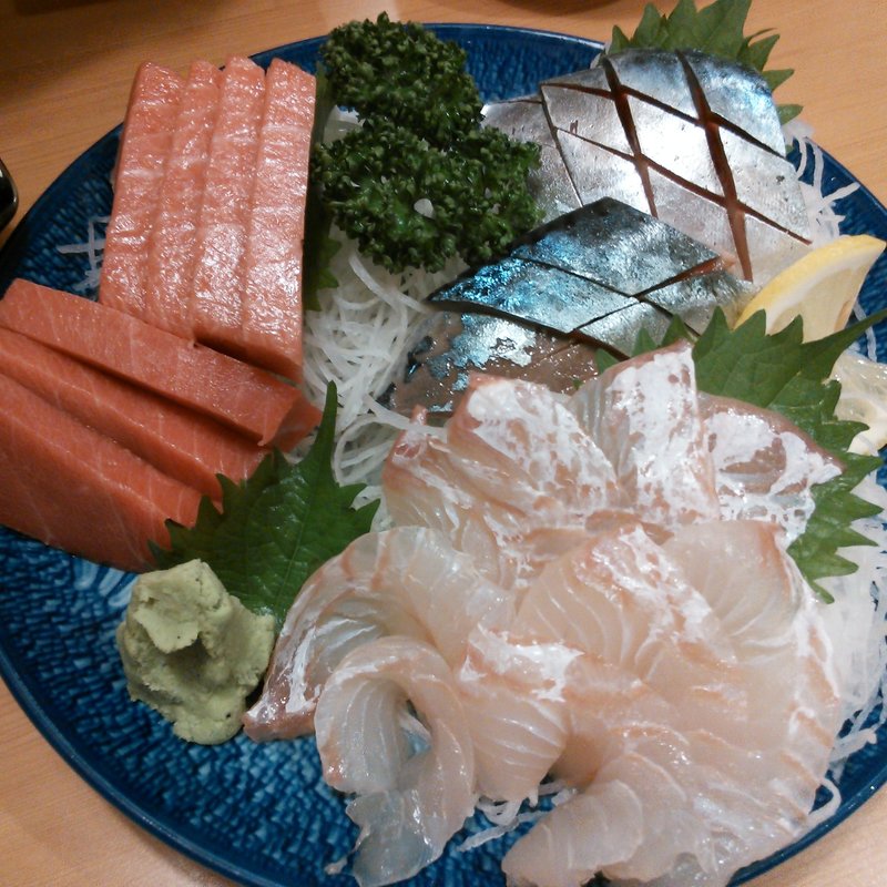 お刺身盛り合わせ(鮮肴 （センコウ）)