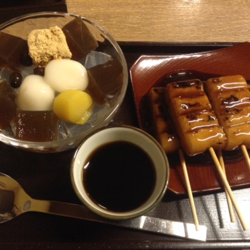 みたらし団子とみつ豆黒みつ添え(梅園　河原町店)