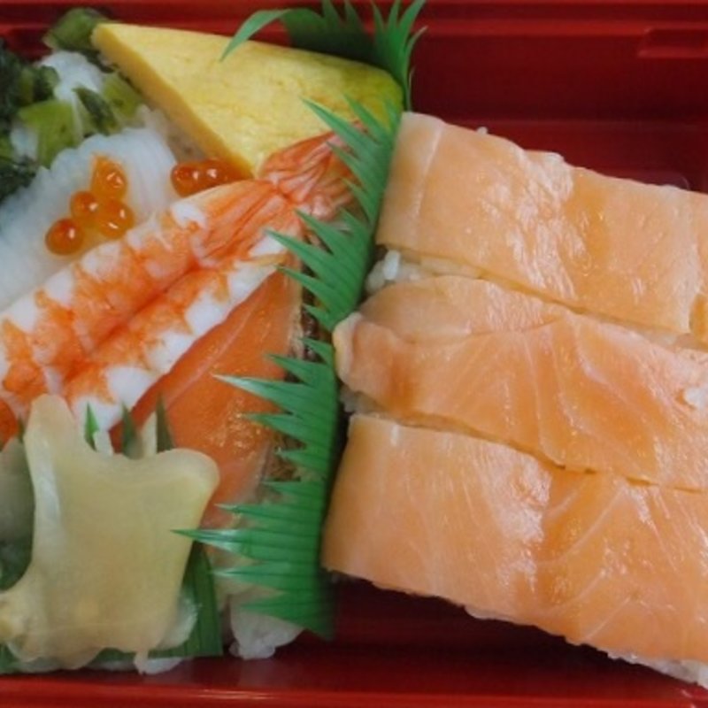 ちらし&鮭の押し鮨弁当(ブルーコーナー )