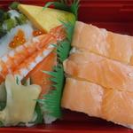 ちらし&鮭の押し鮨弁当(ブルーコーナー )