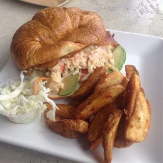 Lobster salad on croissant (Longboards)