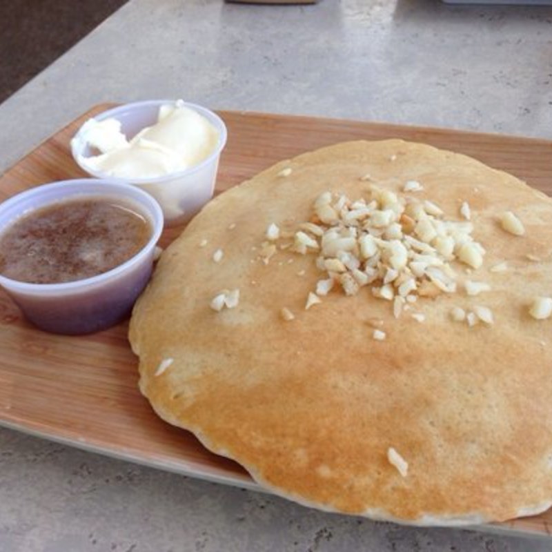 Banana Macadamia Nut Pancakes(Longboards)