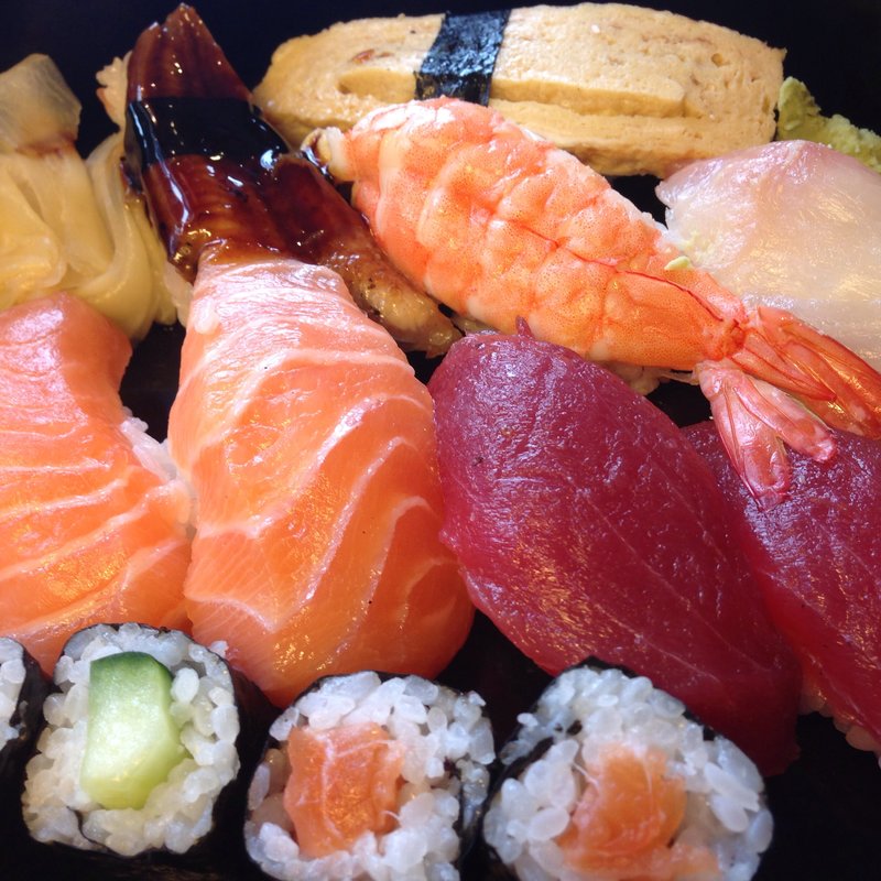 にぎり(江戸っ子 Paris)