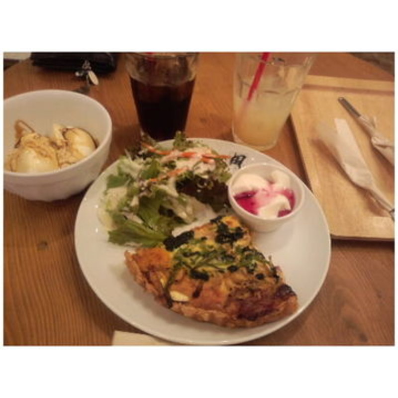 ほうれん草のキッシュ(おやつカフェ 菓頬 )