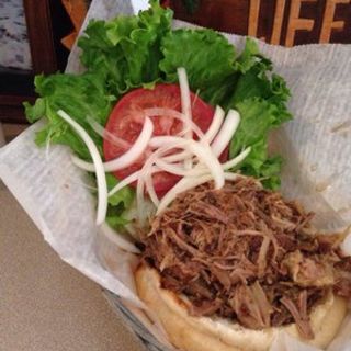 Pulled pork sand which(Grass Skirt Grill)