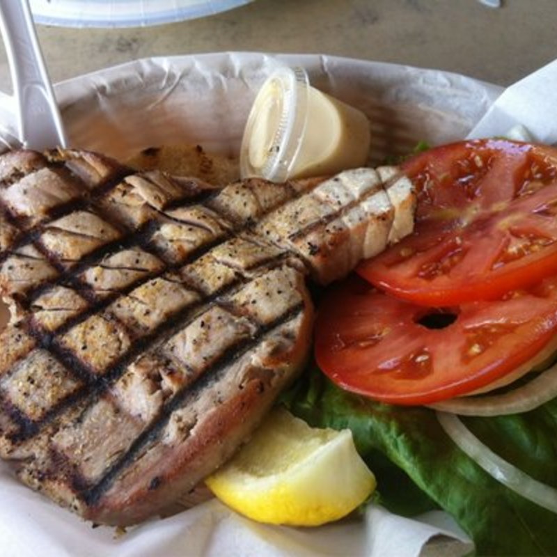 Ahi burger(Grass Skirt Grill)