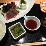 カツオの藁焼きたたき 野菜たっぷりポン酢添え(TOSA DINING おきゃく)