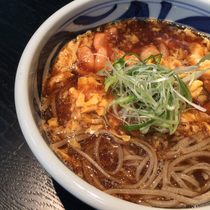 信州産地鶏と玉子とじそば(銀座 真田 本店)