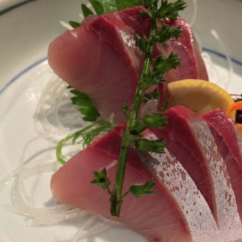 オリーブハマチの刺身(かおりひめ)