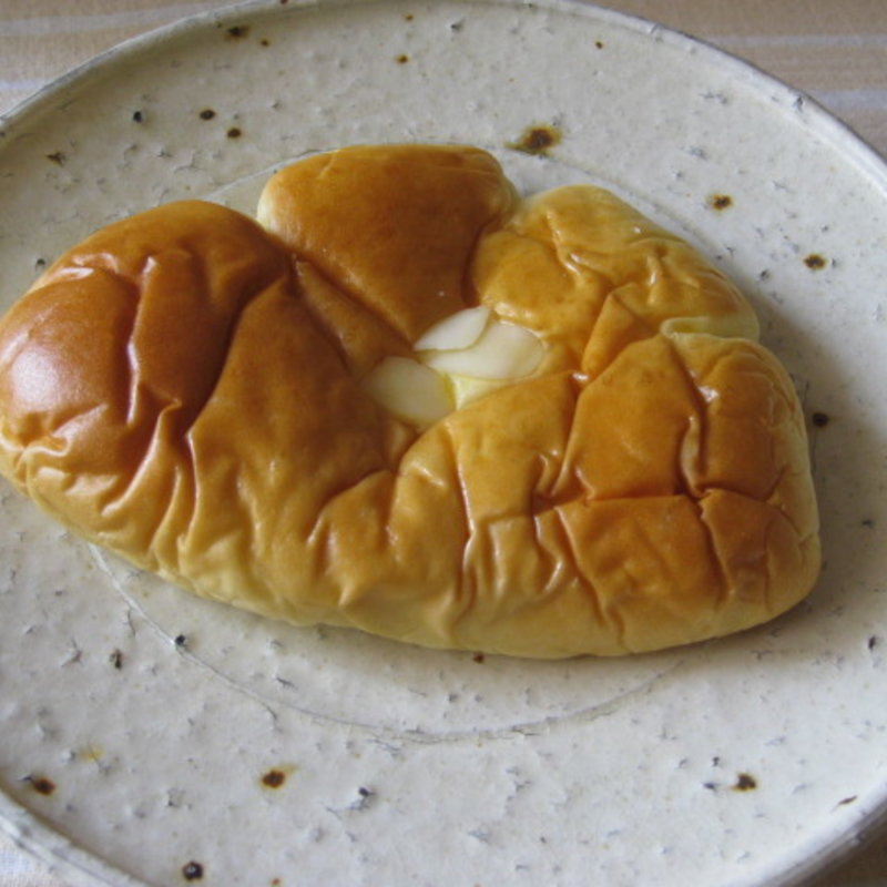 クリームパン(メサベルテ茨木店)