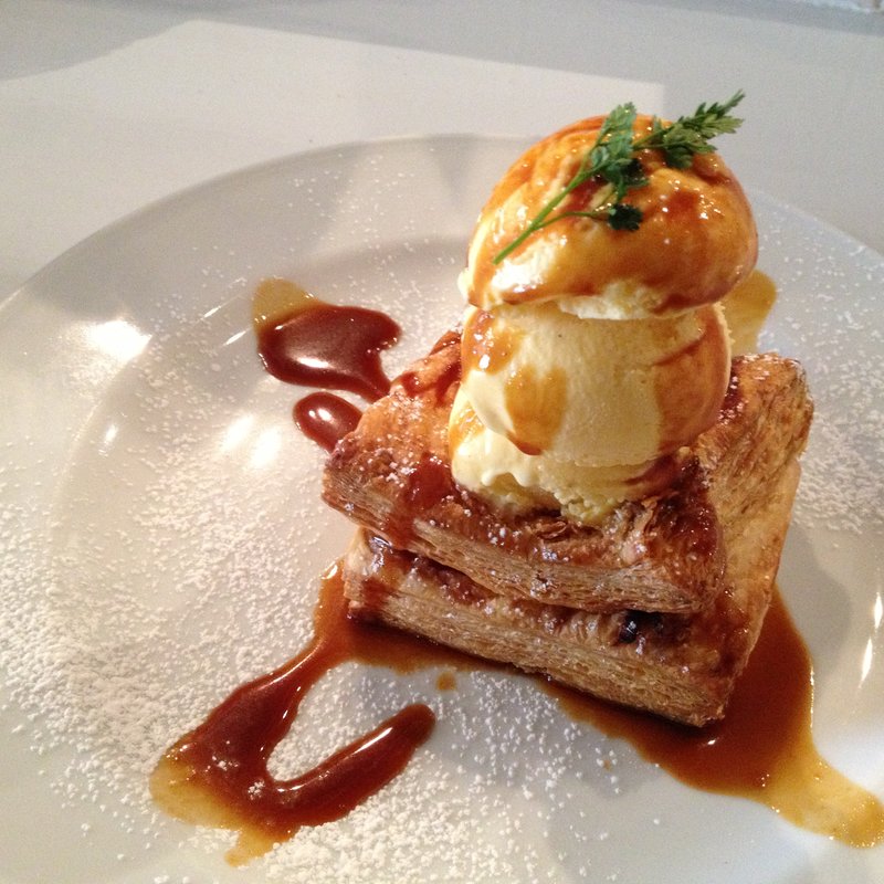 焼きたてアップルパイ(カフェ プール ヴー )