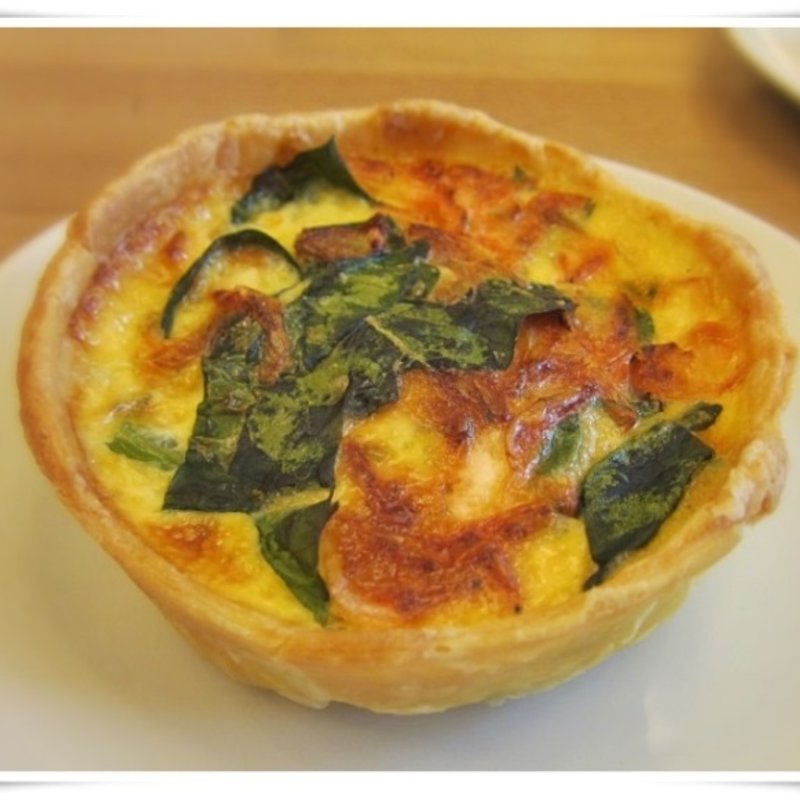 小松菜と桜エビのキッシュ　(ソルズカフェ )