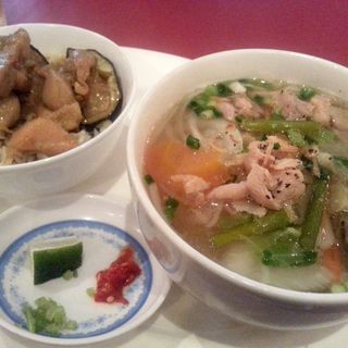 ミニカレー丼とミニフォーランチ(Nha Viet Nam 恵比寿本店)