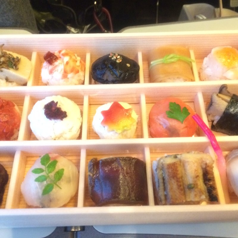 秋のつまみ寿司(花梓侘 （カシワイ）)