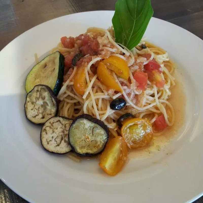 トマトとバジルのパスタ( ララカフェ)