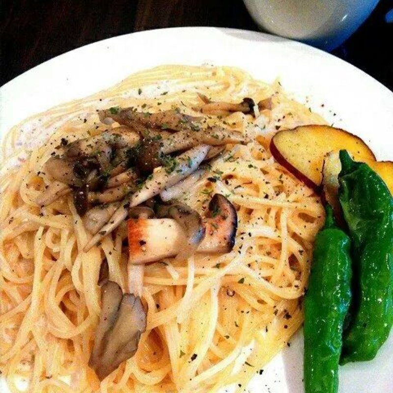 きのこのクリームパスタ( ララカフェ)