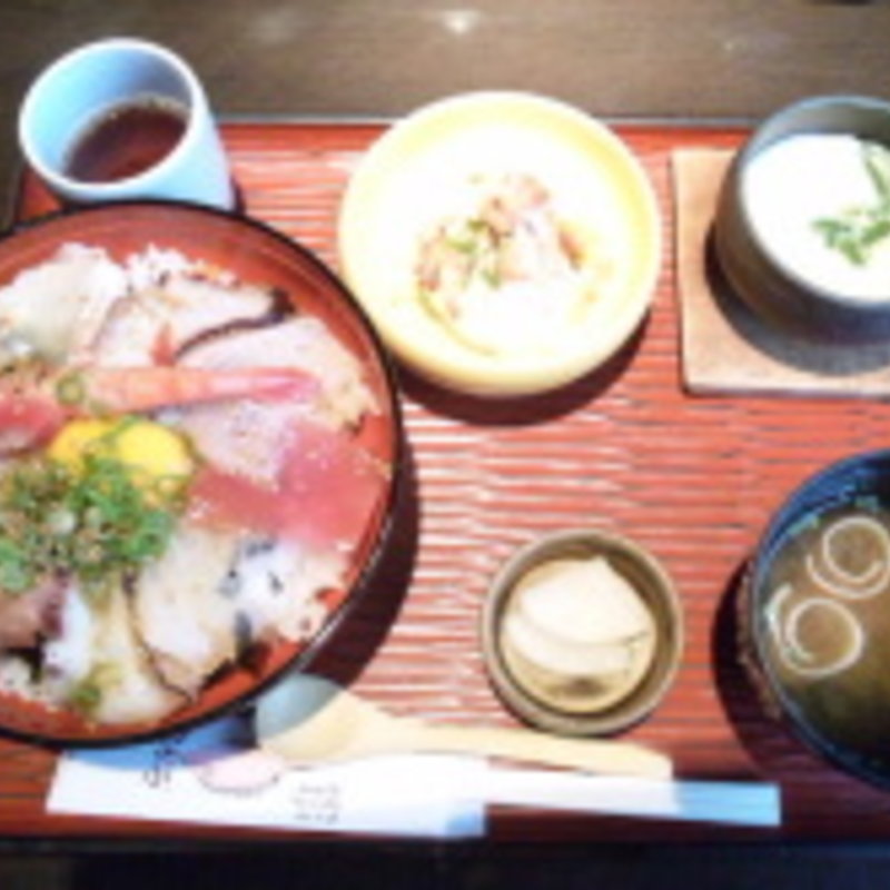 海鮮丼(炉ばた　ほくろ)