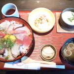 海鮮丼(炉ばた　ほくろ)