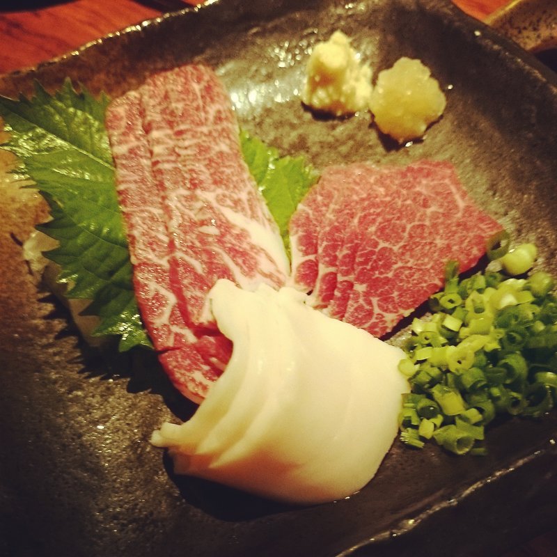 熊本県産　極上馬刺し盛り合わせ(Roof Top Garden Terrace BBQ 豊和 表参道 撮影)