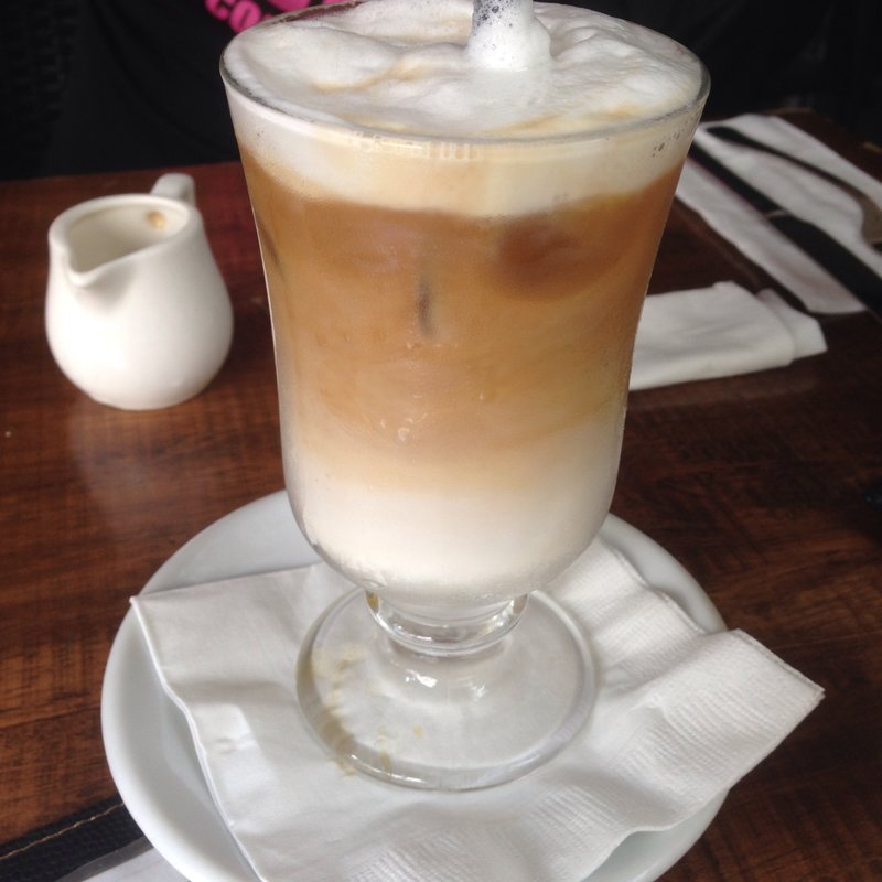 アイスカフェラテ(Hannibal Singapore European grill )