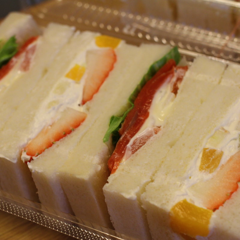 サーモン＆フルーツサンド(さえら)