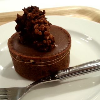 チョコレートとキャラメルのケーキ(ゴントラン・シェリエ （GONTRAN CHERRIER TOKYO）)