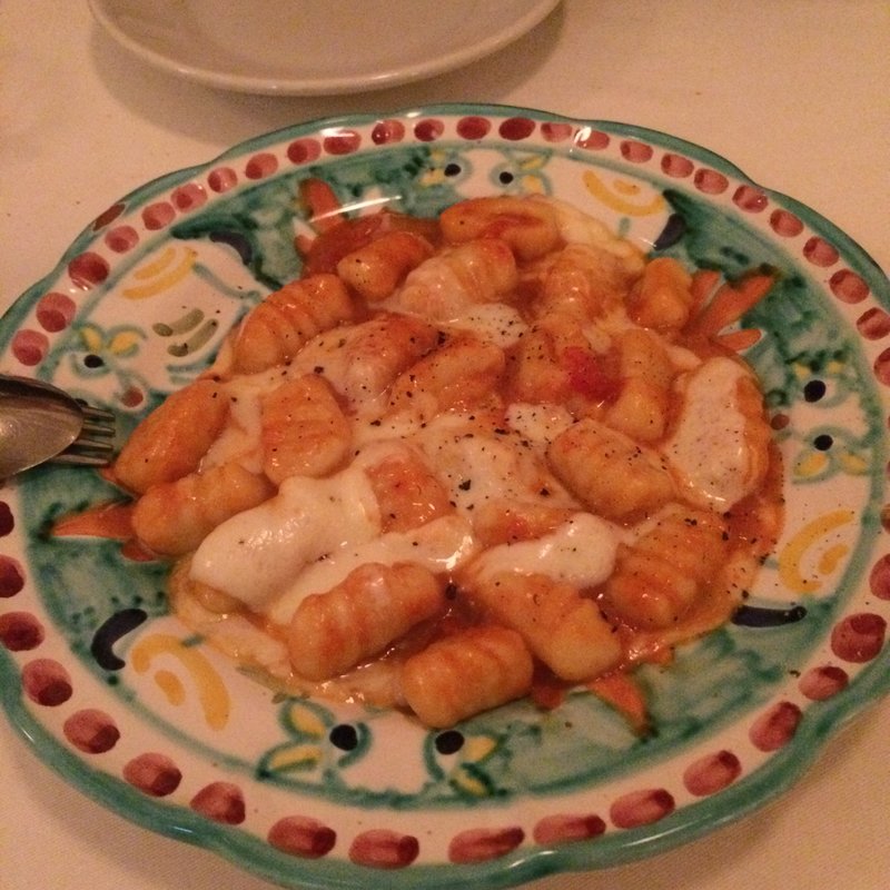 トマトとモッツァレラのソレント風ニョッキ(トラットリア エ ピッツェリア ラルテ)