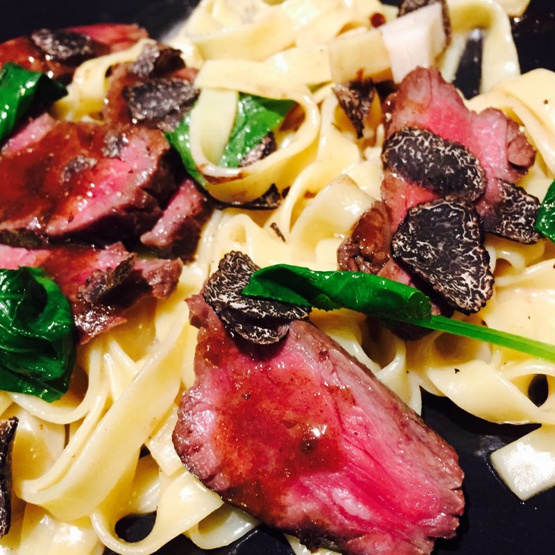 牛ロースのパスタ トリュフ風味(アンコンディション)