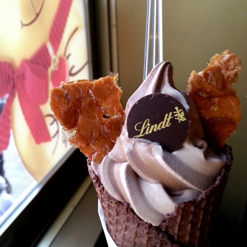 ソフトクリーム　ミックス(リンツ ショコラ ブティック＆カフェ 表参道 フラッグシップ)