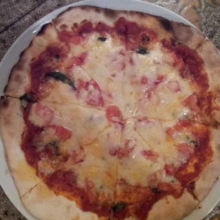 トマトとバジルのピザ(ローマステーション)
