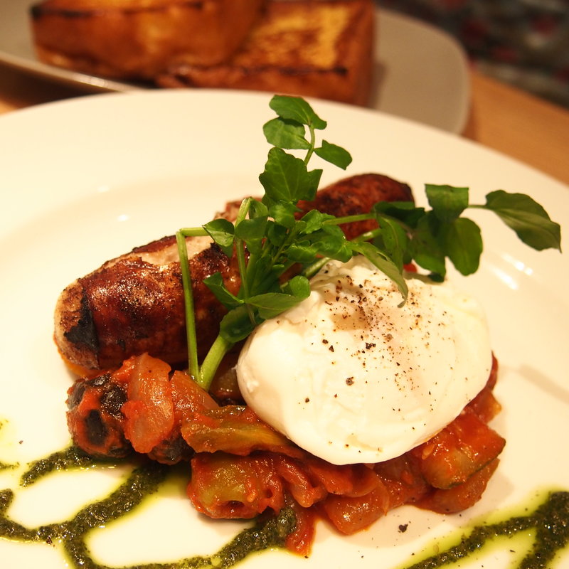 三浦野菜のカポナータ　 　　自家製ソーセージとポーチドエッグ添え(エム ハウス)