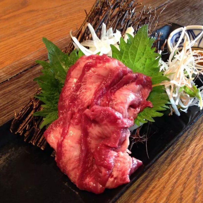 馬ﾀﾝ刺身(鎌倉ごはん海月)