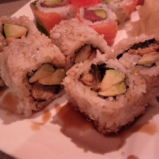 Caterpillar Roll (cal roll wrap w/avo & eel)(Sushi California)