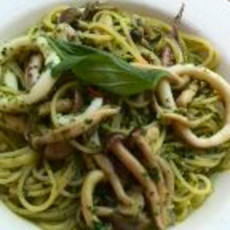 スルメイカとシメジのジェノベーゼパスタ（ミニサラダ、パン付）(ア・ラ・カンパーニュ大井町店)