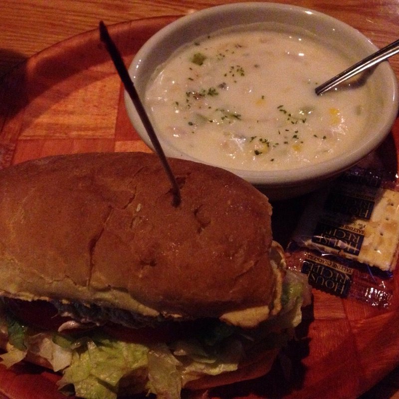 Tuna Sandwitch with seafood soup(Tullys)