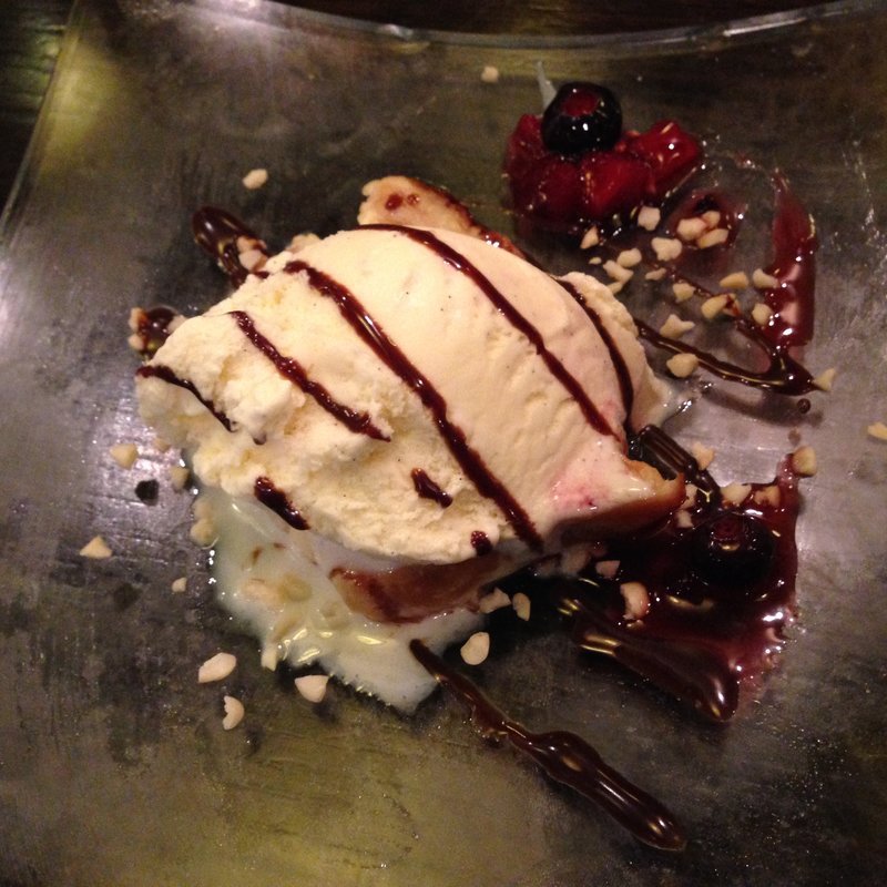 ディアブロマートプリン　MIXベリーソース　バニラアイスのせ(yaesu 海老バル )