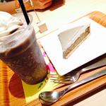 黒ごまソフトクリーム(nana's green tea あべのキューズモール店)