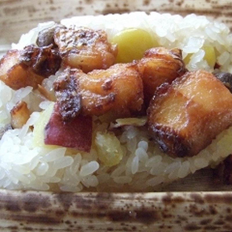 もみじ鯛の秋の飯蒸し(はしたて)