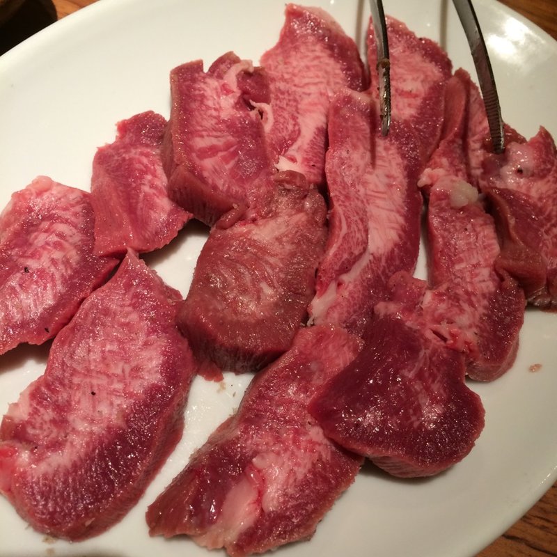 厚切タン(やきにく萬野 北畠店)