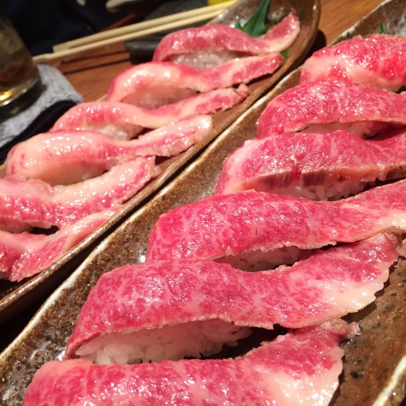 牛トロ炙り握り 2貫(やきにく萬野 北畠店)