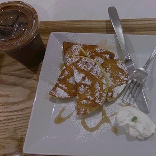 パンケーキ（生クリーム付き）(Pancake)