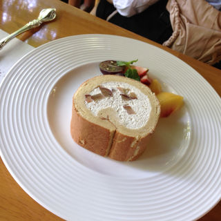 和栗のロールケーキセット(万平ホテル カフェテラス )