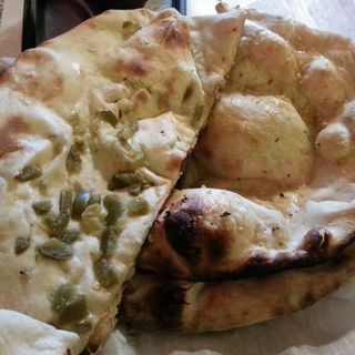 Jalapeno and garlic naan(Cafe Maharani)