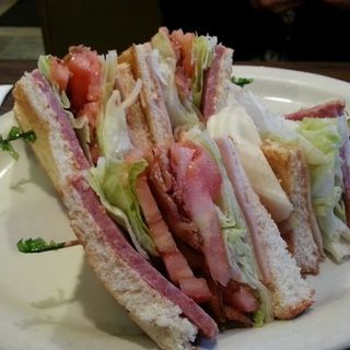 Club House(Uptown Cafe)