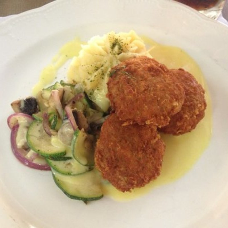 crab cakes (Grand Cafe)