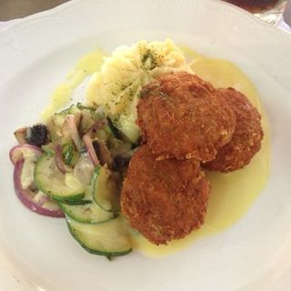 crab cakes (Grand Cafe)