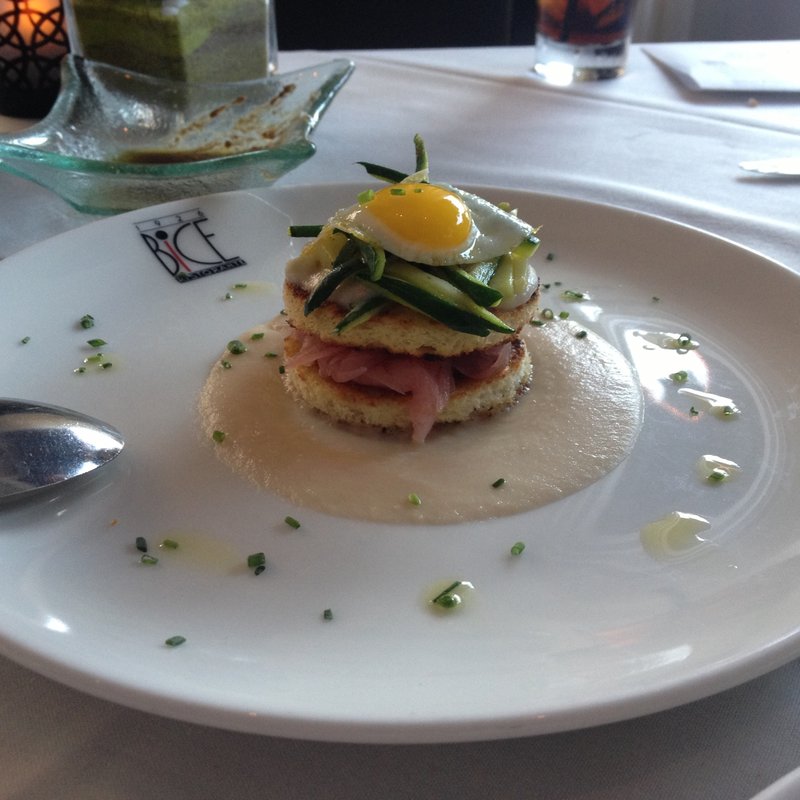 Tramezzino al Tonno crudo e Zucchine, Uovo di Quaglia e Riduzione Tiepida di Scalogno(Bice Ristorante)